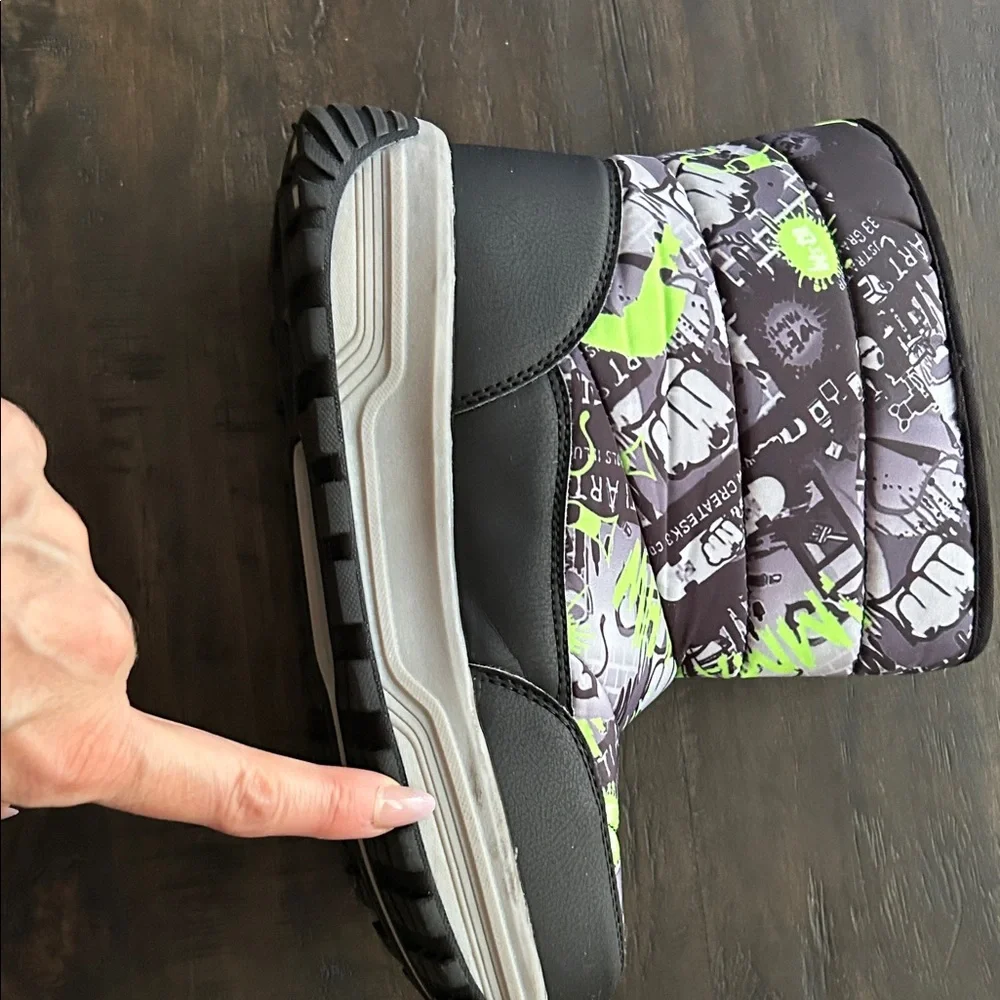 Sporto Kids Graphic Boots - Black and Neon GreenSport